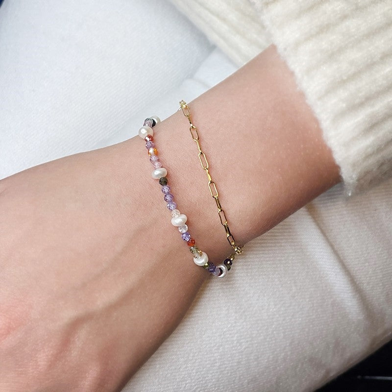 Lana armbånd i forgyldt sølv med farvede zirkonia og ferskvandsperler fra ByBirch 16+3 cm