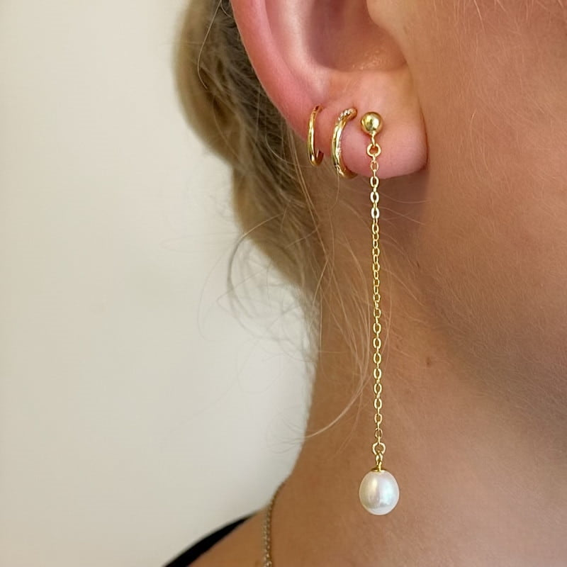 Mai øreringe i forgyldt sølv med ferskvandsperle fra MerlePerle