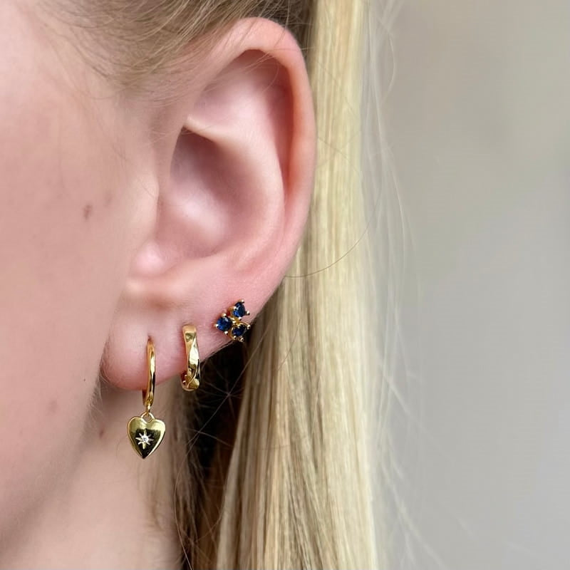 Maria creoler i 18 kt forgyldt sølv med zirkonia og hjerte vedhæng fra MerlePerle, 20 mm