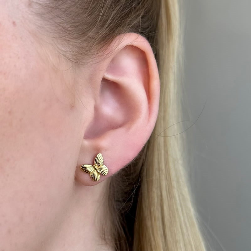 Mille ørestikker i 18 karat forgyldt sølv med sommerfugl fra MerlePerle