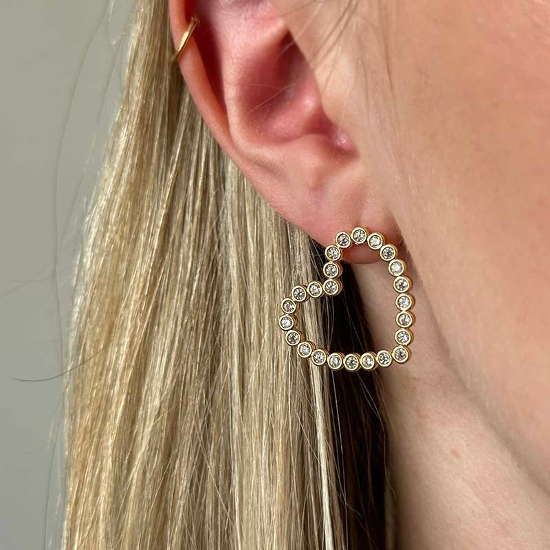 Mina hjerteøreringe i 24 kt forgyldt messing med krystaller – Pico Copenhagen