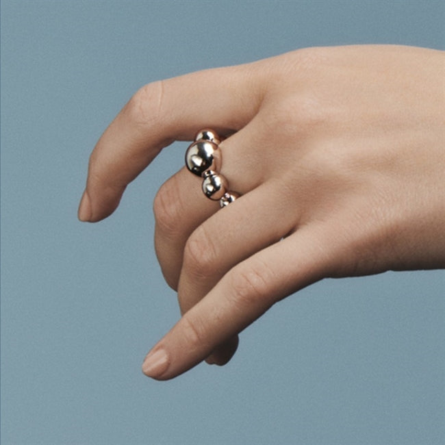 Biggest Ball ring i sterlingsølv fra Mads Z