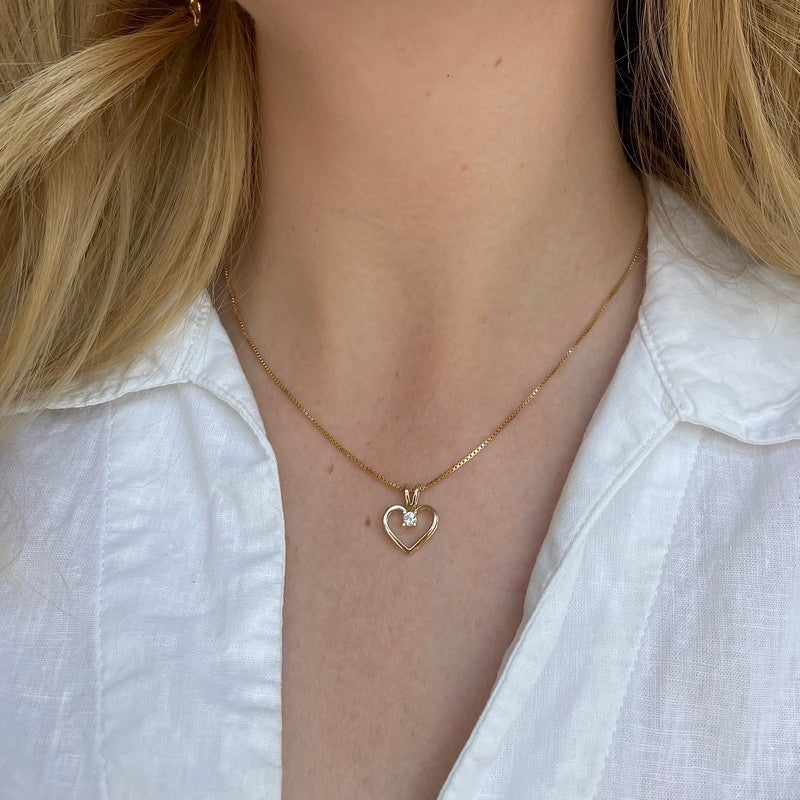 Kleopatra hjertevedhæng fra Scrouples i 14 kt guld med diamant (0,05–0,50 ct)