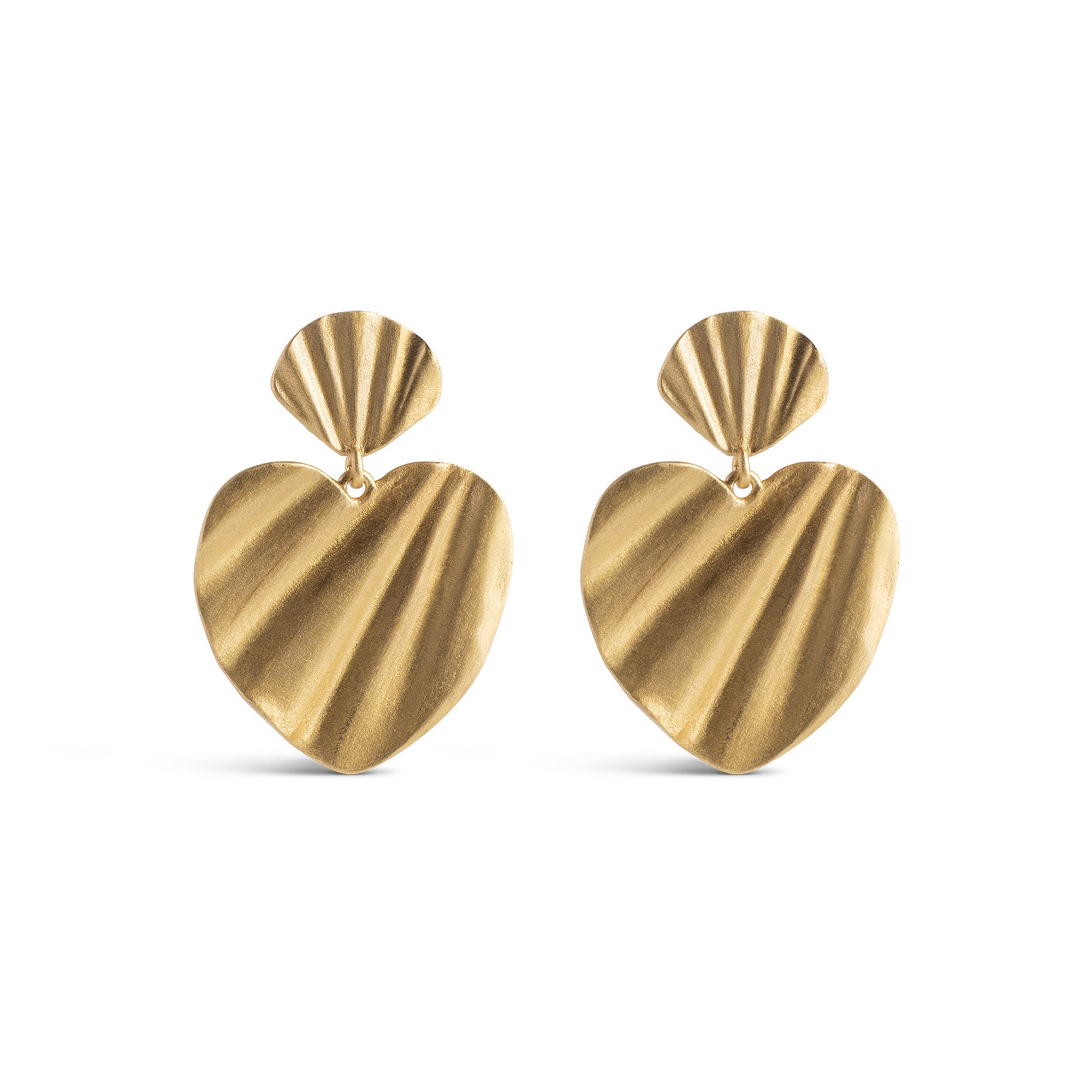 Wave Heart øreringe i forgyldt messing med bølget hjerte fra Enamel Copenhagen.