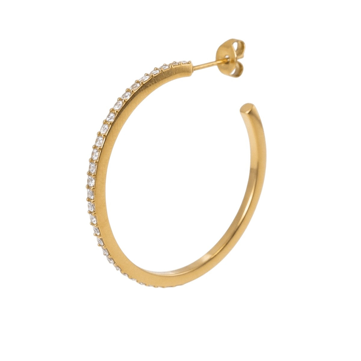 Jane Kønig Olympia hoop ørering i 18 karat forgyldt rustfrit stål med pavéindfattede zirkonia, 27 mm diameter.