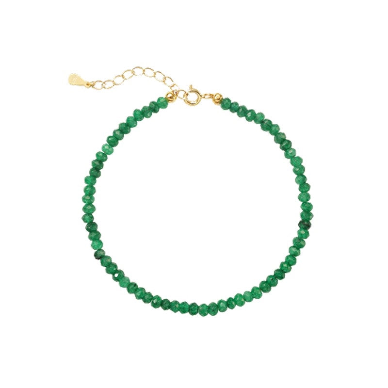 Lotus armbånd fra ByBirch i 18 karat forgyldt sølv med grønne jadeperler, justerbar 16-19 cm.