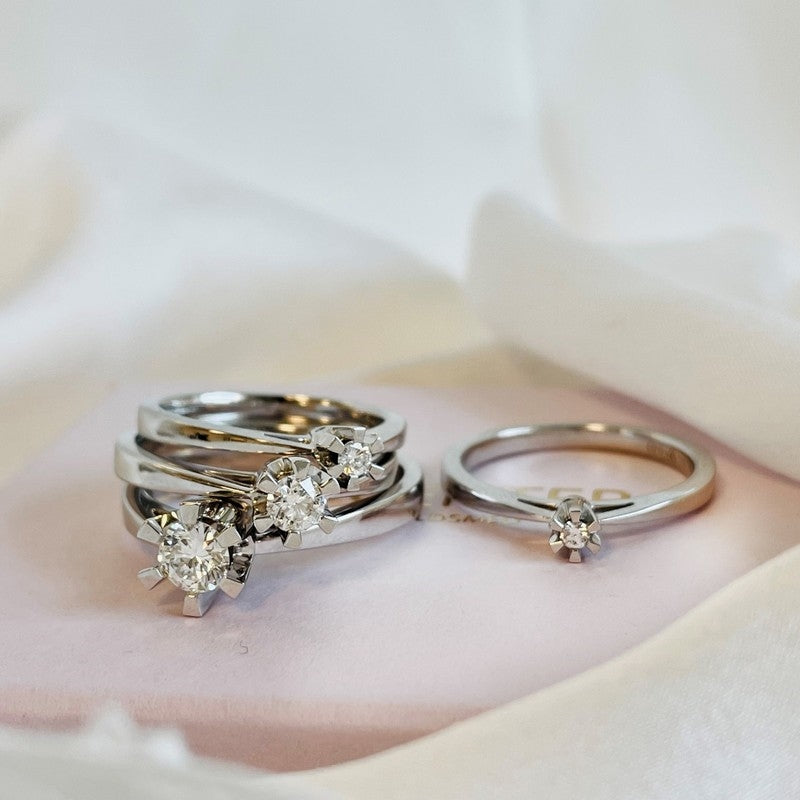 Prinsesse ring i 14 kt hvidguld med diamant 0,03–0,50 ct – Scrouples