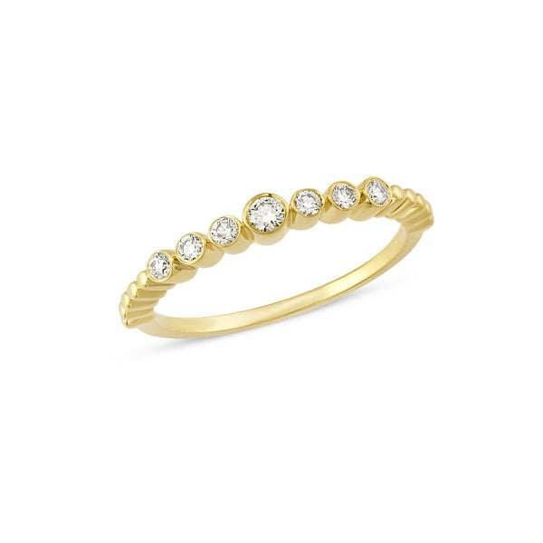 Tube diamantring i 14 karat guld med 0,15 ct diamanter fra Nuran – elegant ring med central større diamant og seks mindre diamanter.