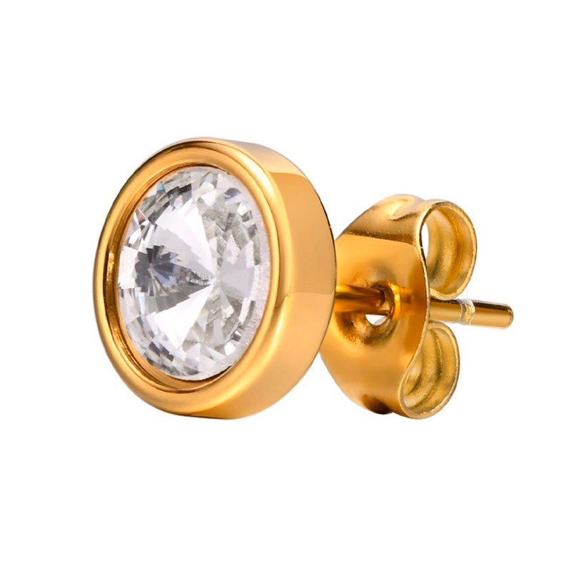 Rico's stor ørestik i 18 karat forgyldt stål med zirkonia, 8 mm rund form.