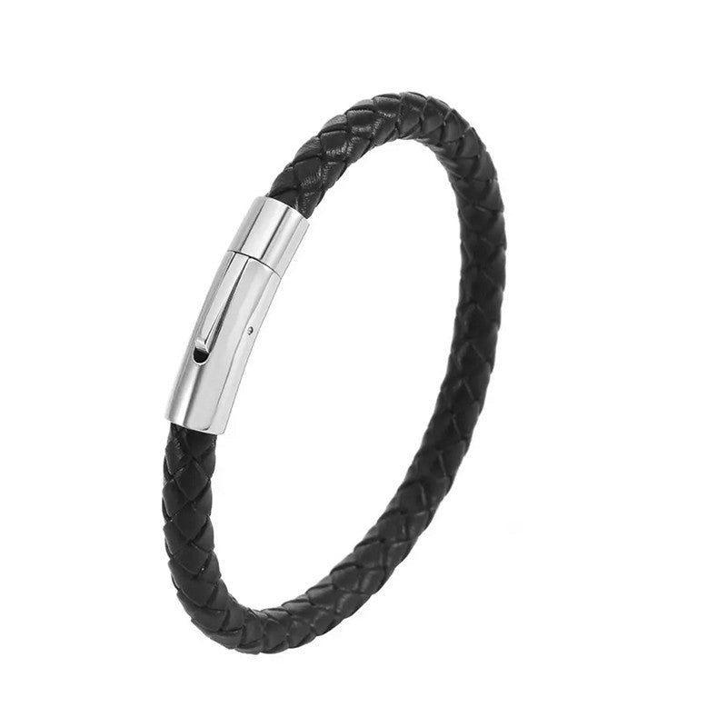 Rico's læderarmbånd til mænd i sort flettet læder med blank stållås, 23 cm.