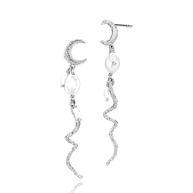 Sistie Rosa øreringe i sølv med hvide perler, 45 mm