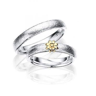 Unikke Scrouples vielsesringe i sølv med blomst i 14 karat guld, 4 mm