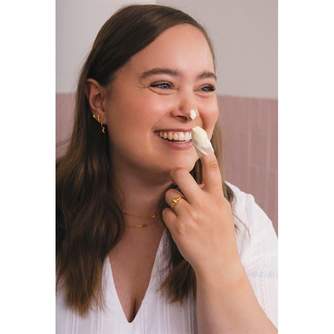 Frederikke creoler i forgyldt sølv med croissant vedhæng 20 mm fra Sistie