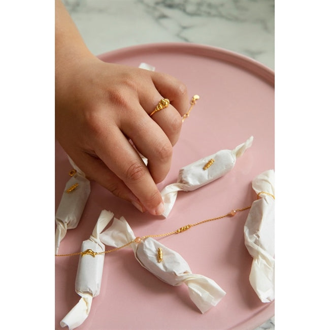 Karamel ørestik i 18 karat forgyldt sølv fra Frederikke x Sistie