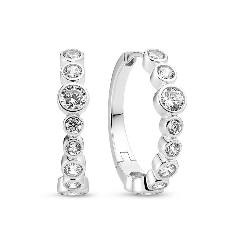 Sif Jakobs Jewellery Sardinien Creolo øreringe i 925 sterlingsølv med hvide zirkonia, 23 mm diameter.