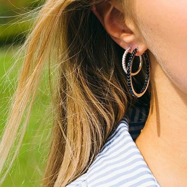 Ellera Grande creoler i rhodiumbelagt sølv med klare zirkoner fra Sif Jakobs (Ø20 mm)