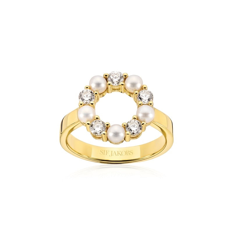 Sif Jakobs Jewellery Biella Piccolo ring i 18 karat forgyldt sølv med hvide zirkoner og perler.