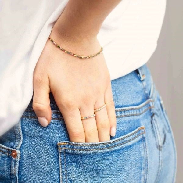 Sif Jakobs Ellera ring i 18 karat forgyldt sølv med pastelfarvede zirkoner