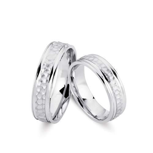 Unikke Nuran vielsesringe i rhodineret sterling sølv med blank banket overflade, 6 mm.