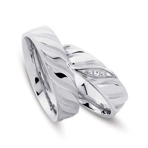 Unikke Nuran vielsesringe i rhodineret sølv med 3 zirkonia