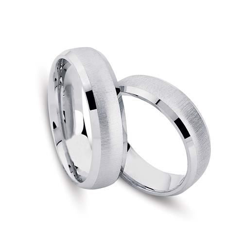 Nuran sølvring med unik og individuel struktur i rhodineret sølv.