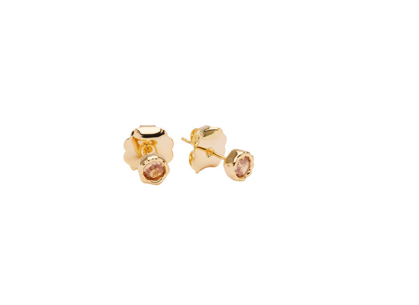 Earth Crystal øreringe fra Pico Copenhagen i forgyldt messing med nanokrystal i champagnetone, 18 mm.