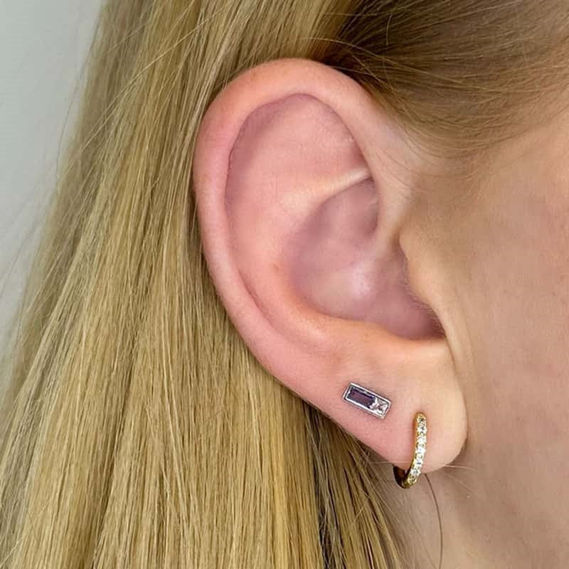 Sally forgyldte sølvøreringe med lilla og pink safirer fra ByBirch