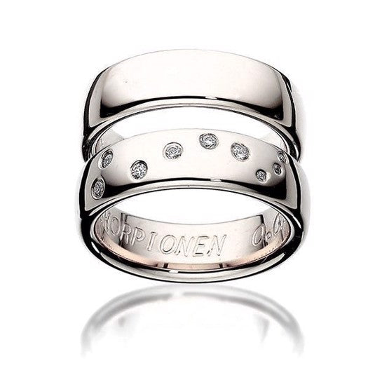 Unikke Scrouples vielsesringe i 14 kt hvidguld, blank, 6 mm, med Skorpionens stjernebillede og diamanter.