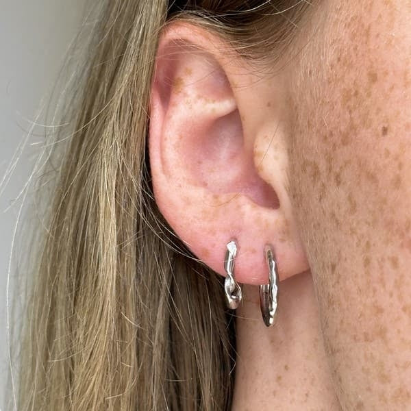 Smilla Large creoler i sølv 16 mm fra MerlePerle