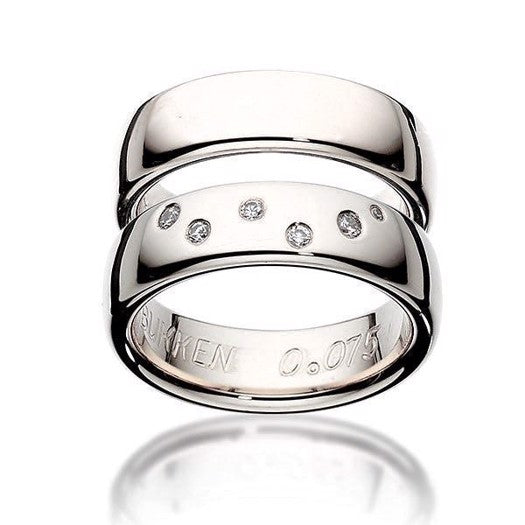 Personlige Scrouples vielsesringe i 14 kt hvidguld, 6 mm, med Stenbukkens stjernebillede og diamanter.