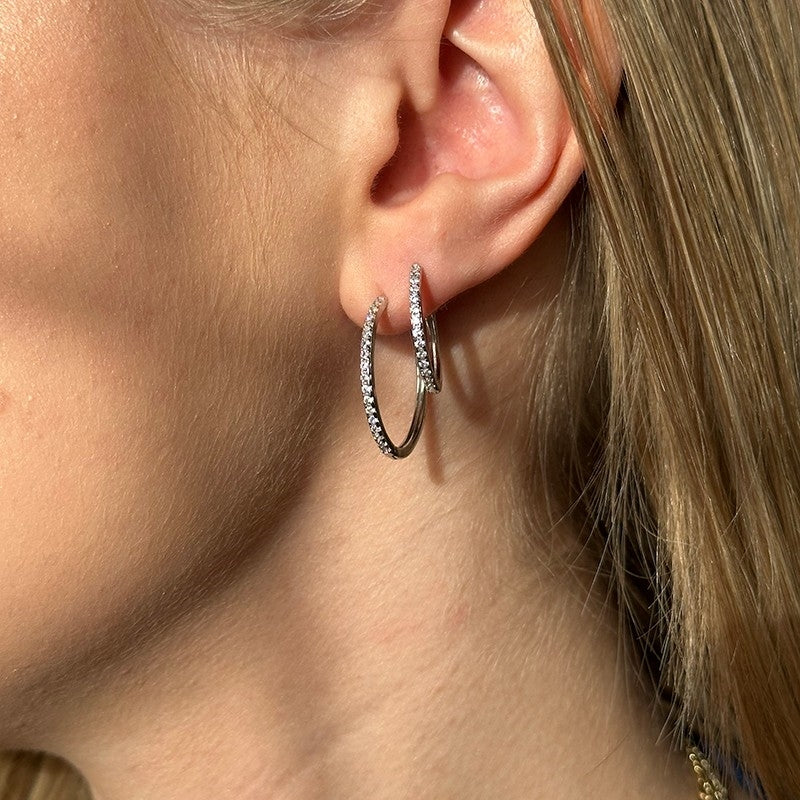 Tina creoler i sølv med zirkonia 25 mm fra MerlePerle