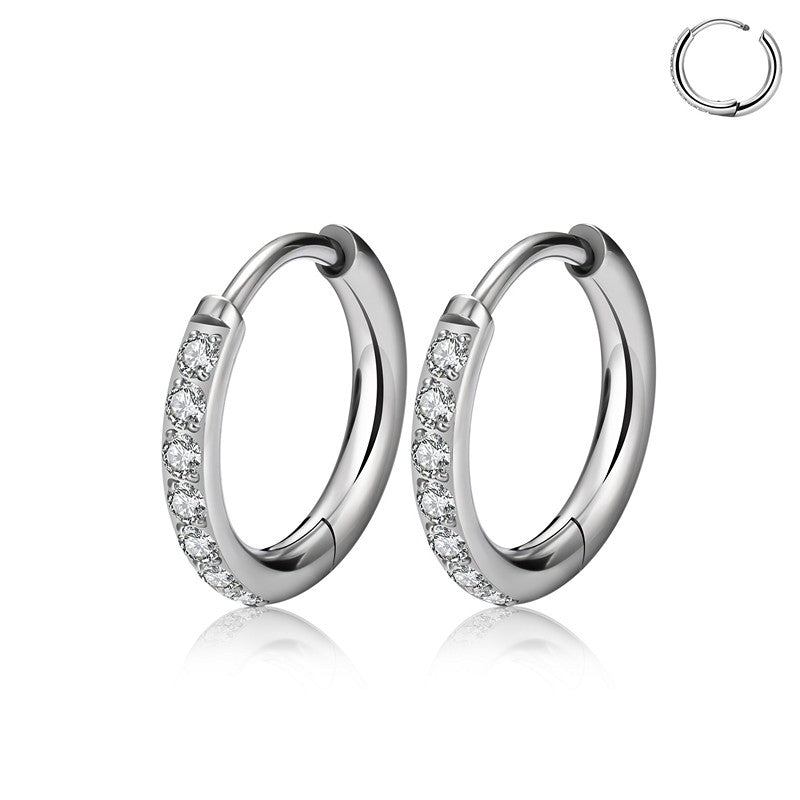 Titanium creoler 14 mm med klare sten fra Guldcenter i titanium med elegant rund form.