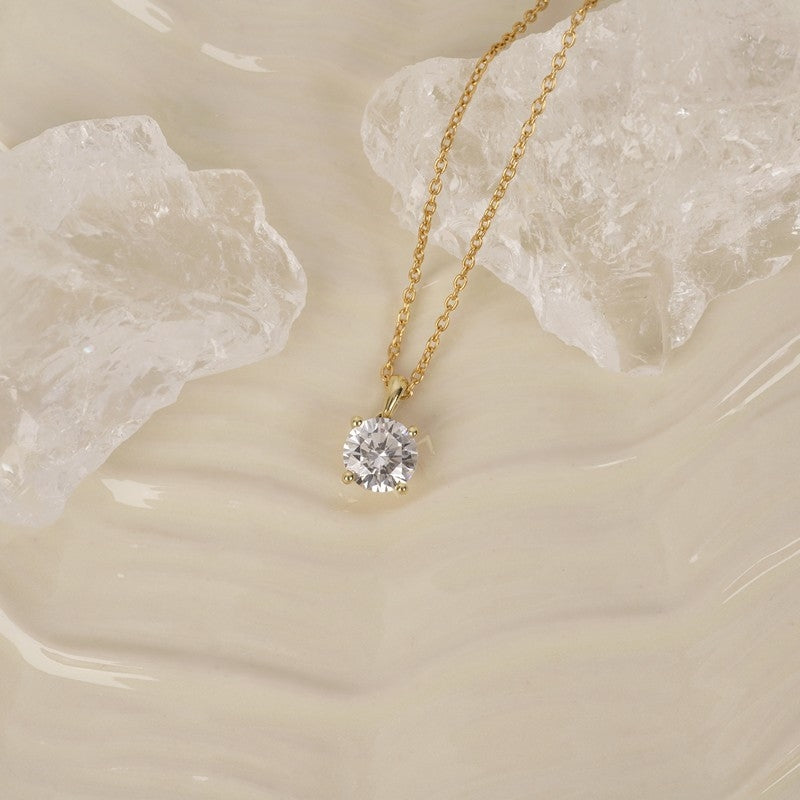 Siersbøl Luxury vedhæng i 14 kt guld med lab grown diamant – nærbillede af fatning