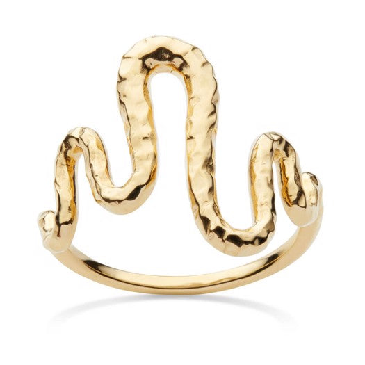 Maanesten Viva ring i 18 karat forgyldt sterlingsølv med bølgende, organiske former inspireret af havets bund.