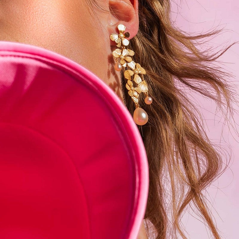 Wildflower Poetry øreringe i 18 karat forgyldt sølv med perler – House of Vincent