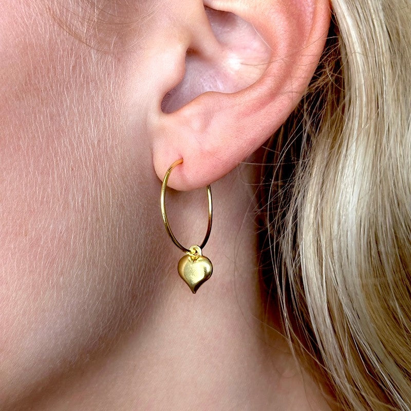 Loveshine øreringe i forgyldt sølv med hjerte fra Pico Copenhagen