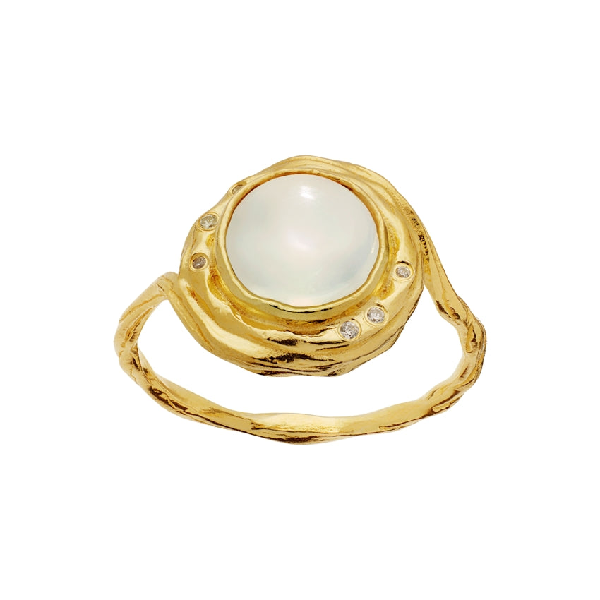 Maanesten Zahra ring i 18 kt forgyldt sølv med rund månesten og hvide zirkonia fra Aphrodite-kollektionen.