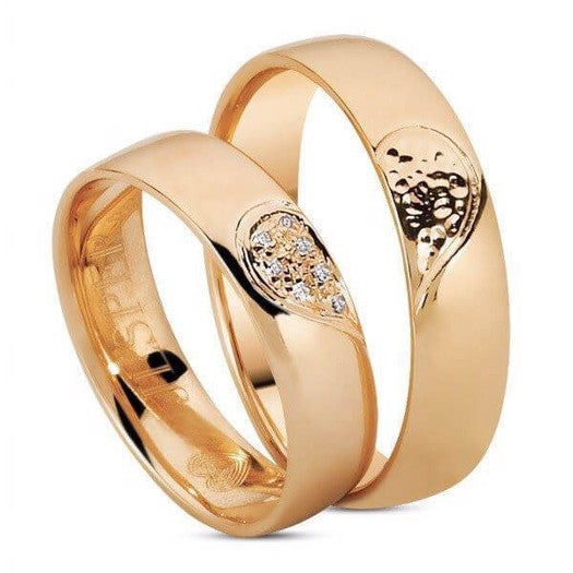 Romantiske Nuran vielsesringe i 14 karat rosaguld med halvt hjerte og 0,05 ct diamanter