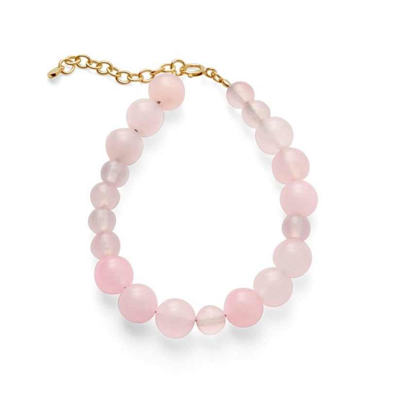 Blush armbånd i forgyldt sølv med naturlige rosa rosenkvartsperler fra Pernille Corydon 16–19 cm.