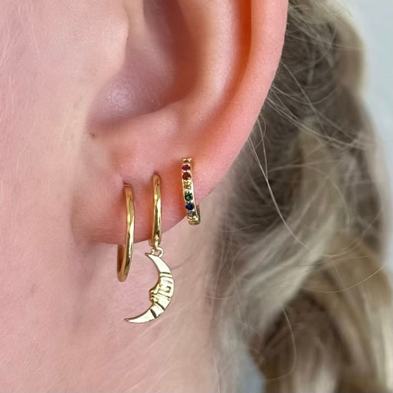 Josephine øreringe i 18 karat forgyldt sølv med farvede zirkonia fra MerlePerle, 10,5 mm