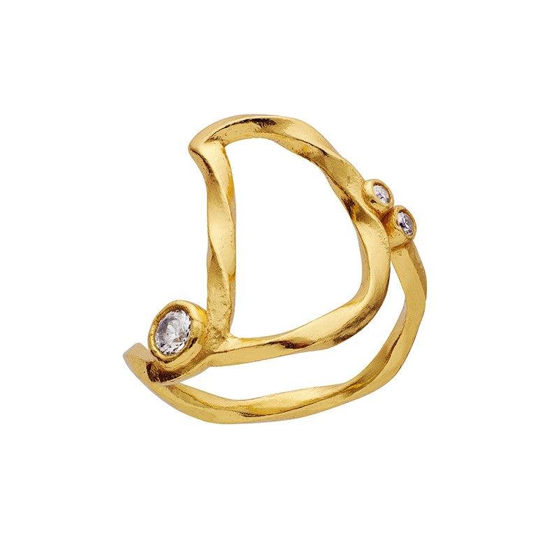 Maanesten alfabet ring i forgyldt sølv med zirkonia – D i åben design.