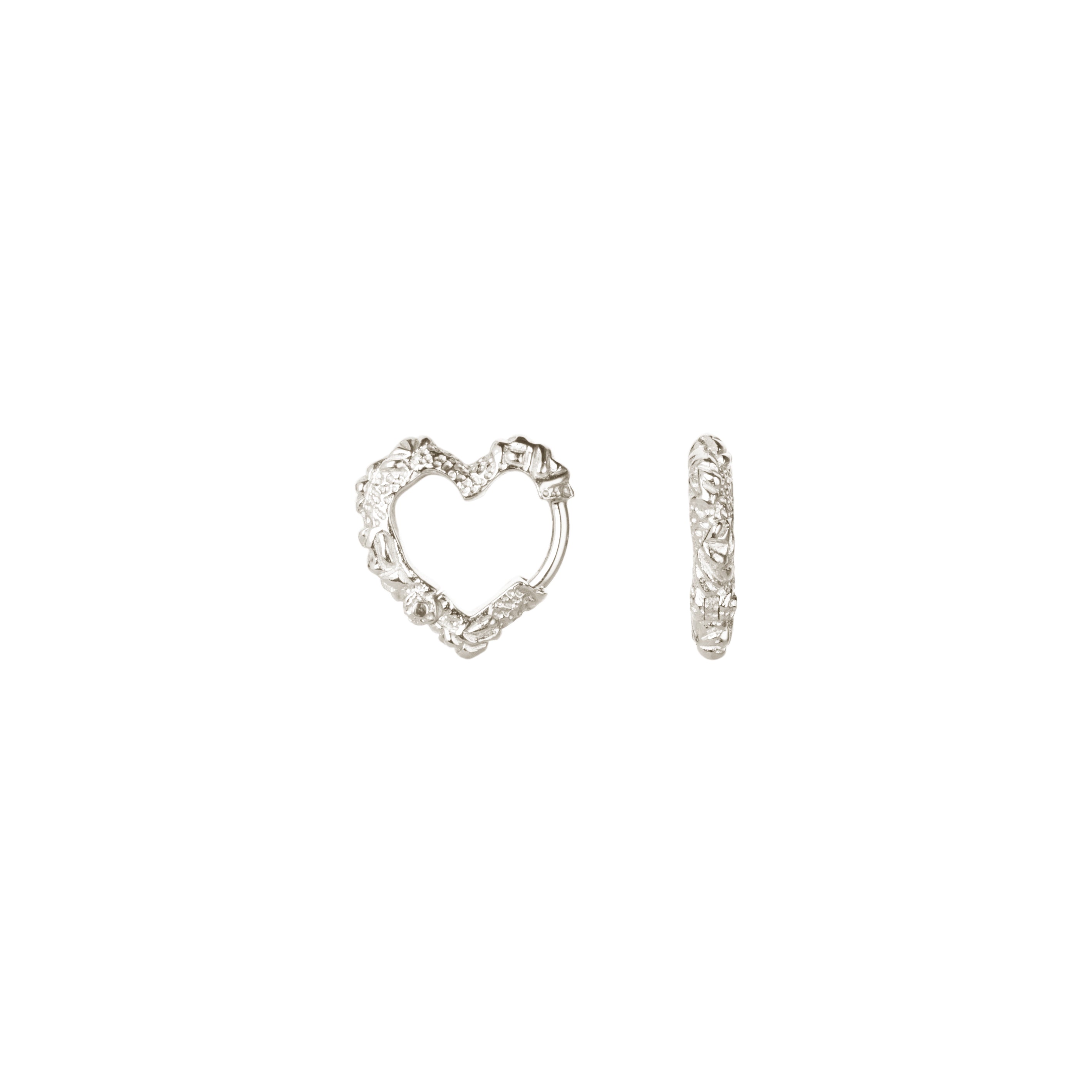 Camille Brinch Mini Heart Crush Hoops i 925 sterlingsølv – små hjerteformede hoops med rå tekstur.