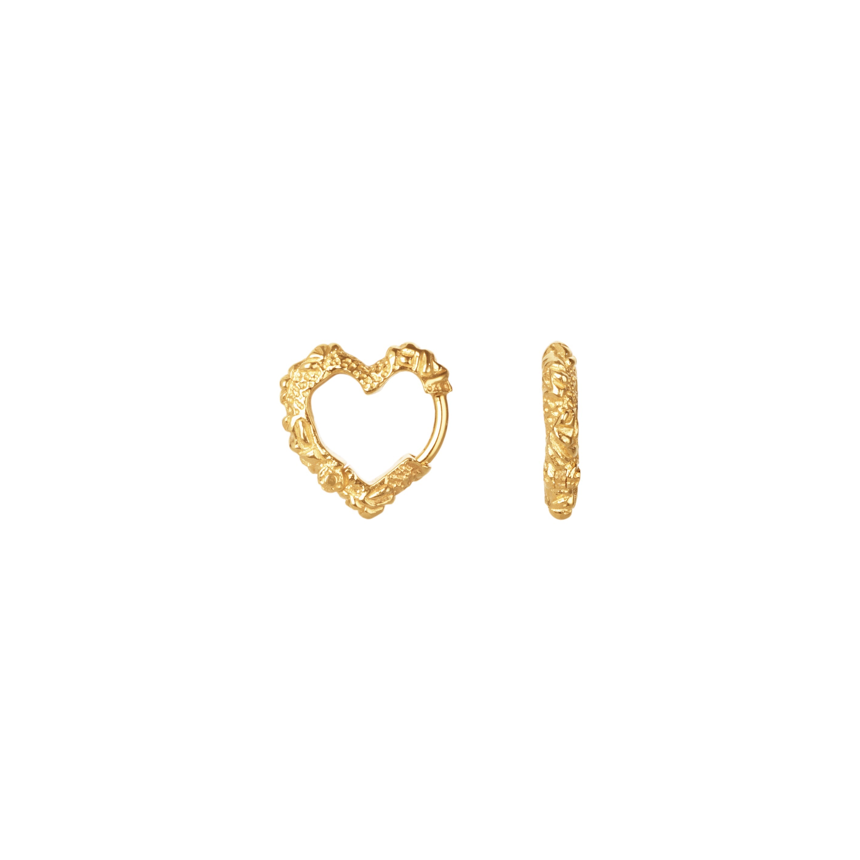 Camille Brinch mini heart crush hoops i 22 karat forgyldt sterlingsølv med mønstret hjerteformet design.