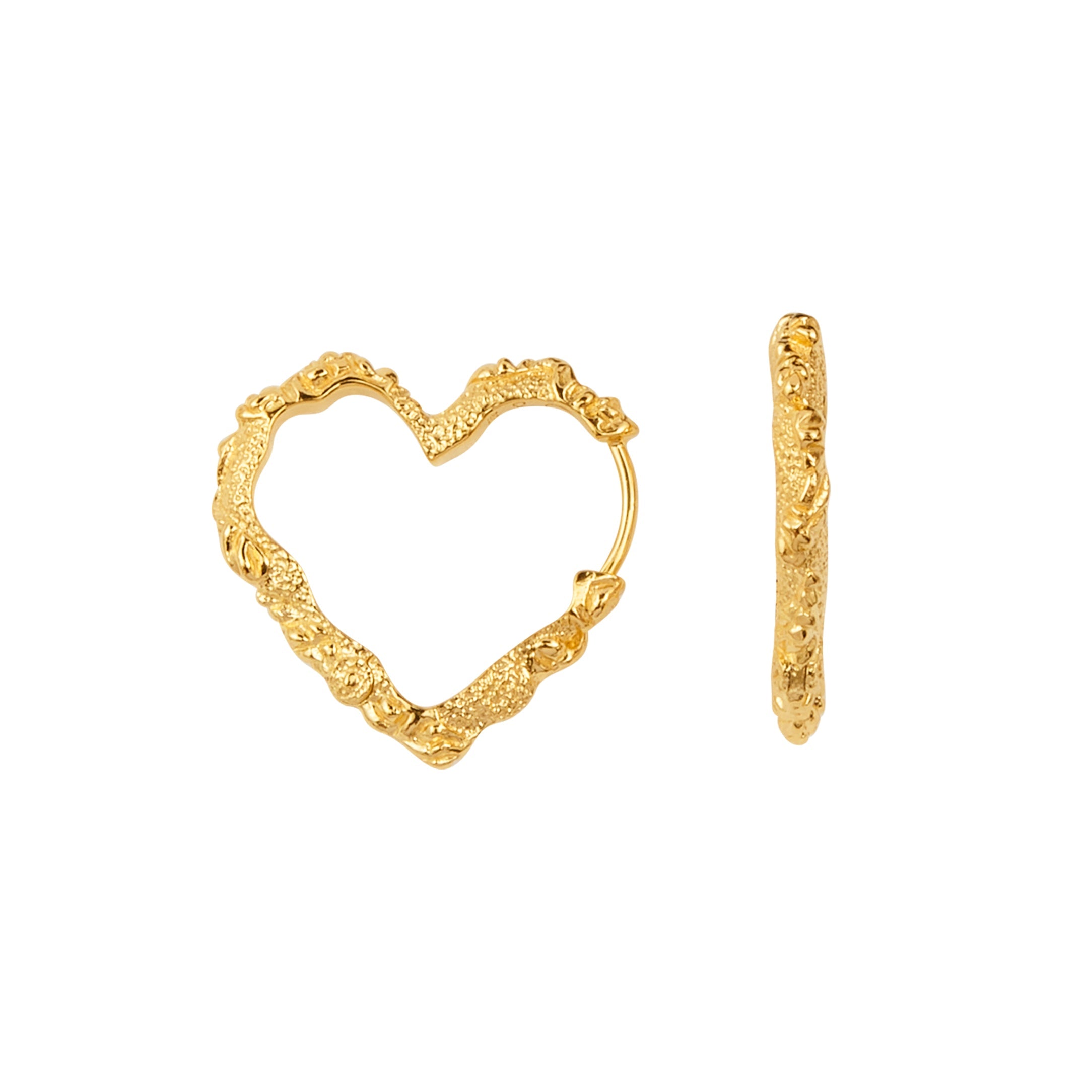 Camille Brinch Heart Crush Hoops 22 karat forgyldt sterling sølv med hjerteformet, tekstureret design 24x22 mm.