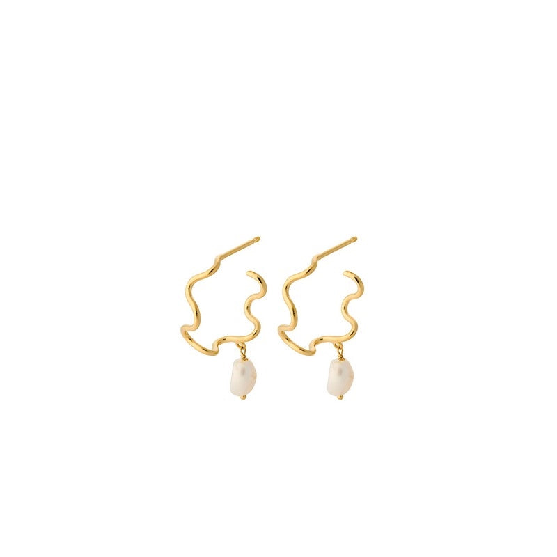 Small Bay øreringe i forgyldt sølv med ferskvandsperler fra Pernille Corydon