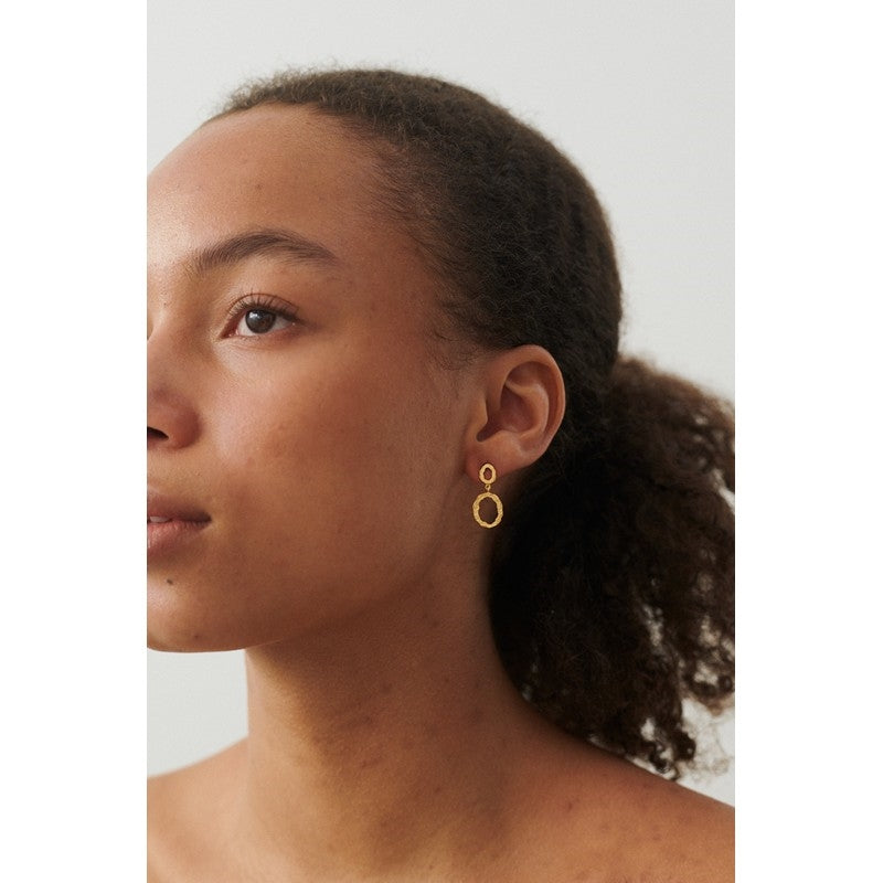 Shadow storm øreringe i forgyldt sølv fra Pernille Corydon 22 mm