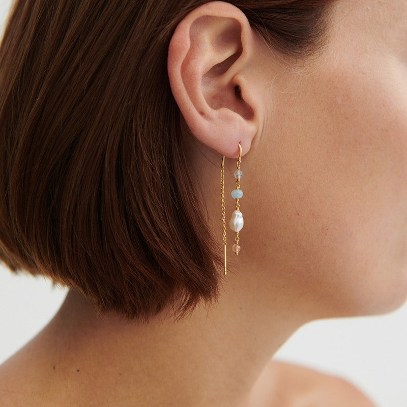 Mellow Blue øreringe i forgyldt sølv fra Pernille Corydon med perler