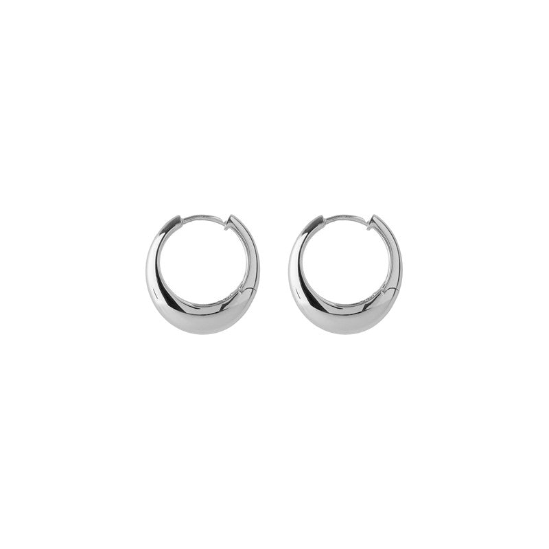 Globe Huggies øreringe i sølv fra Pernille Corydon (20 mm)