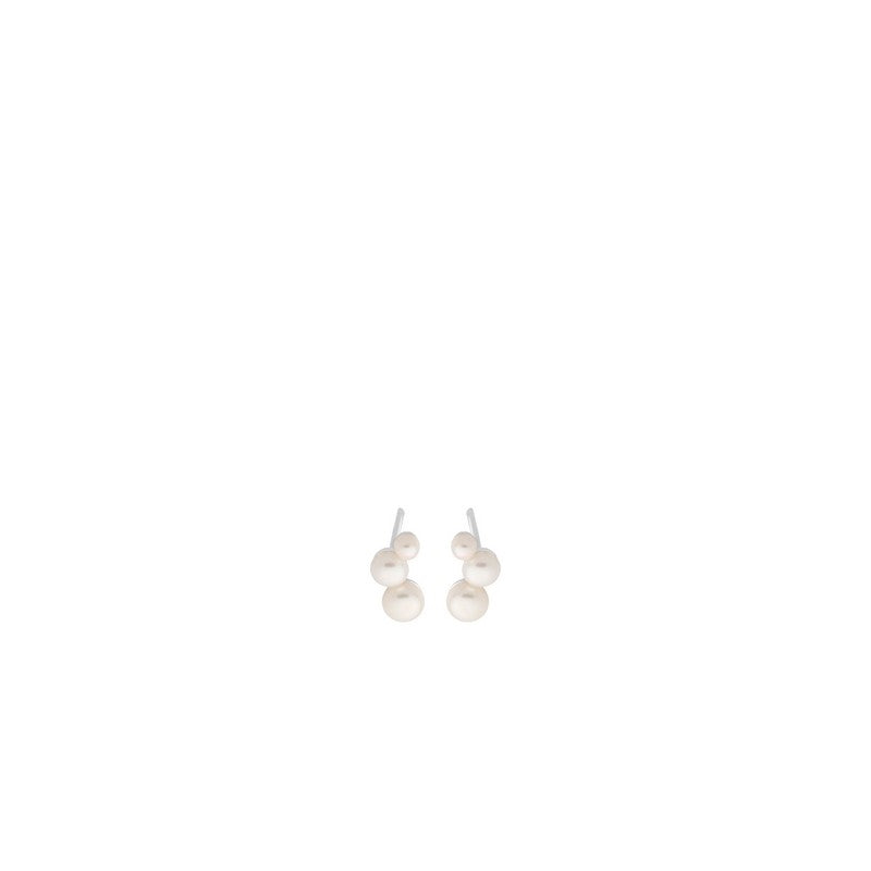 Pernille Corydon Treasure ørestikker i sterlingsølv med tre ferskvandsperler, 11 mm.