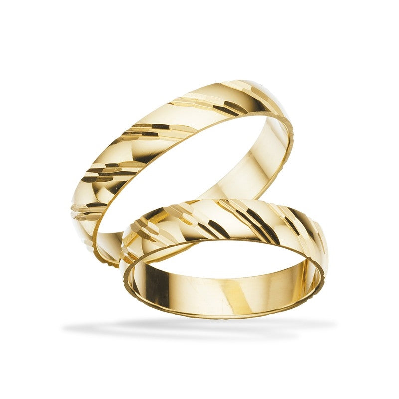 Scrouples vielsesringe i 8 eller 14 karat guld med blank, rillet overflade og 4 mm bredde.